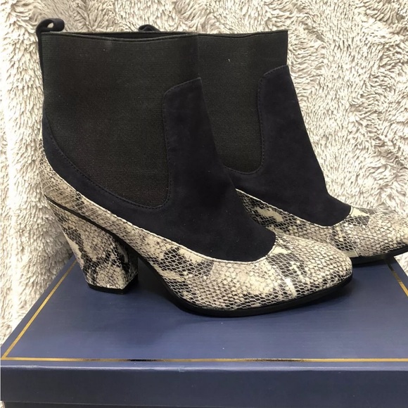 Deesigns Snake print leather Boot Bootie 8w Wide NEW *last chance* - Picture 1 of 6